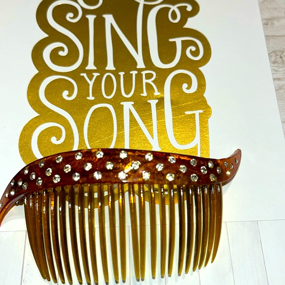 #37-Vintage 1920’s hair comb /hair accessory with 40 rhinestones